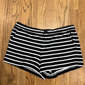 Gap women’s shorts 8 black white stripe cotton soft pockets